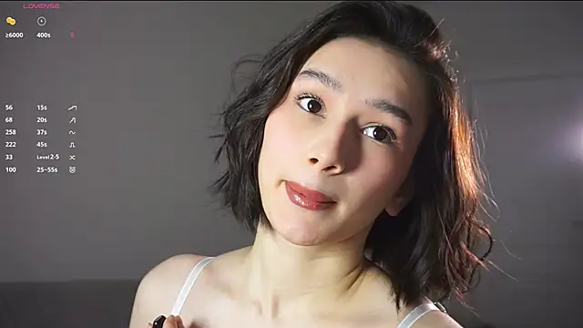 Snapshot of SoftLuna chatting on December 22, 2025, 5:40 am SoftLuna online show from December 22, 2025, 5:40 am