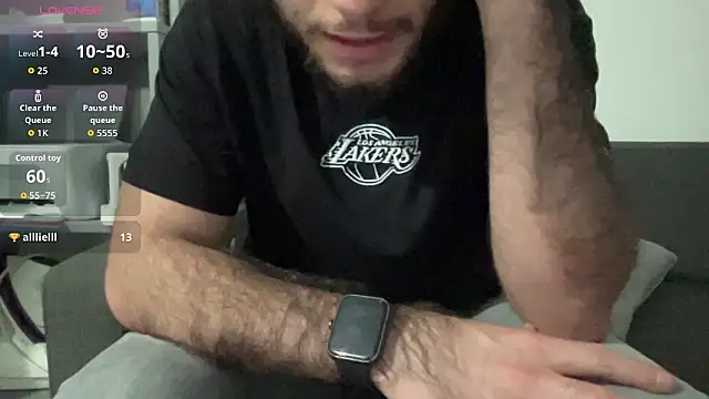 Snapshot of Noxial_Red chatting on December 14, 2025, 12:28 am Noxial Red online show from December 14, 2025, 12:28 am