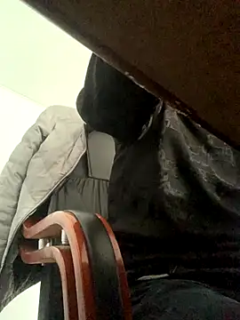 Snapshot of Mistliu chatting on November 24, 2025, 2:22 am Mistliu online show from November 24, 2025, 2:22 am