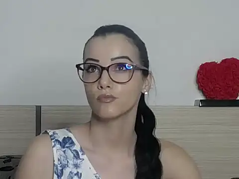 Snapshot of IvyCole chatting on February 10, 2026, 9:36 pm IvyCole online show from February 10, 2026, 9:36 pm