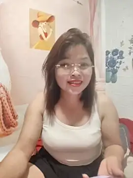 Snapshot of Cover-baa chatting on April 12, 2026, 6:33 pm Cover-baa online show from April 12, 2026, 6:33 pm