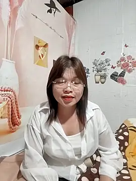 Snapshot of Cover-baa chatting on May 3, 2026, 5:16 pm Cover-baa online show from May 3, 2026, 5:16 pm
