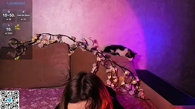 DevonaCasm online show from December 1, 2025, 6:42 pm