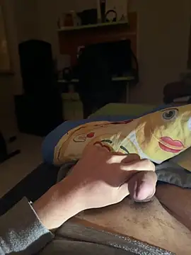 Snapshot of Alessandro_478 chatting on December 15, 2025, 5:02 am Alessandro 478 online show from December 15, 2025, 5:02 am