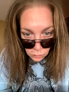 Rosegold69 online show from November 18, 2025, 12:19 pm