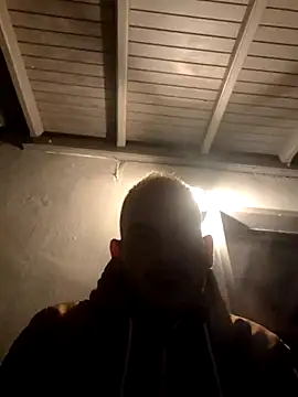 Snapshot of Tomus38 chatting on November 17, 2025, 8:57 pm Tomus38 online show from November 17, 2025, 8:57 pm