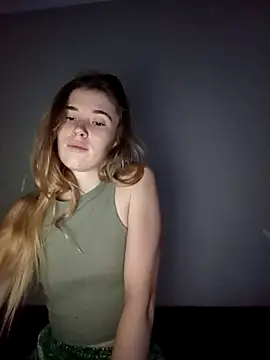 Snapshot of BarniLili chatting on December 15, 2025, 10:37 pm BarniLili online show from December 15, 2025, 10:37 pm