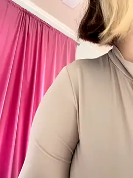 Snapshot of Burlesk_Kate chatting on November 18, 2025, 11:46 am Burlesk Kate online show from November 18, 2025, 11:46 am