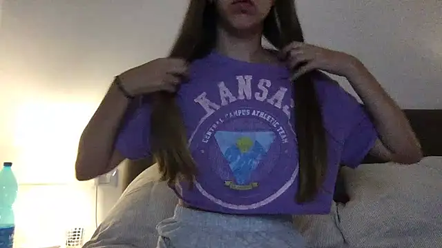 Martimartinaxx online show from June 24, 2026, 8:39 pm