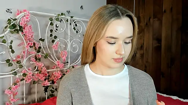 Snapshot of KristleKirst chatting on November 18, 2025, 3:04 pm KristleKirst online show from November 18, 2025, 3:04 pm