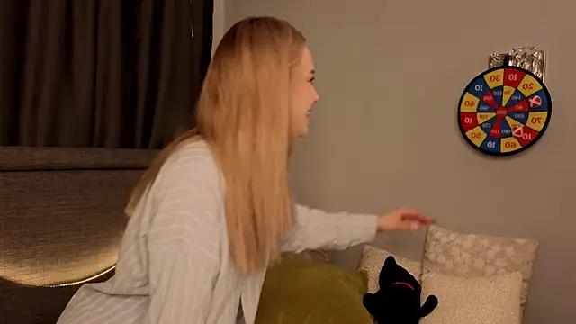 Snapshot of KristleKirst chatting on February 7, 2026, 10:01 am KristleKirst online show from February 7, 2026, 10:01 am