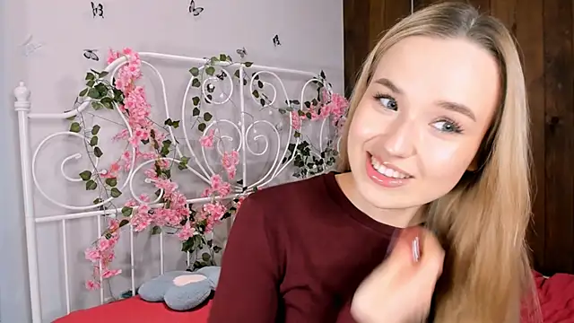 Snapshot of KristleKirst chatting on November 21, 2025, 11:20 am KristleKirst online show from November 21, 2025, 11:20 am