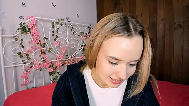 Snapshot of KristleKirst chatting on November 20, 2025, 1:12 pm KristleKirst online show from November 20, 2025, 1:12 pm