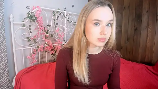 Snapshot of KristleKirst chatting on December 1, 2025, 1:01 pm KristleKirst online show from December 1, 2025, 1:01 pm