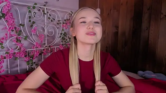 Snapshot of KristleKirst chatting on November 25, 2025, 12:16 pm KristleKirst online show from November 25, 2025, 12:16 pm