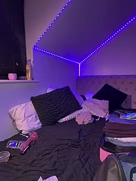 Snapshot of Badcrystal chatting on March 27, 2026, 10:22 pm Badcrystal online show from March 27, 2026, 10:22 pm