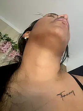 Snapshot of ArielleMillerr- chatting on January 5, 2026, 5:49 pm ArielleMillerr- online show from January 5, 2026, 5:49 pm