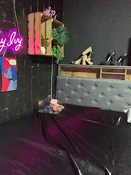 Shy-Ivy online show from May 6, 2026, 10:03 pm
