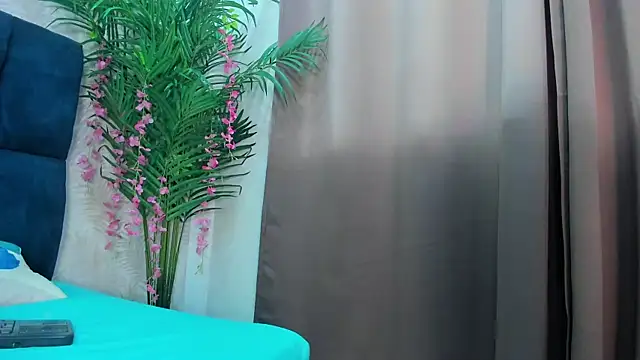 Snapshot of Holly_Sly chatting on November 21, 2025, 8:08 pm Holly Sly online show from November 21, 2025, 8:08 pm