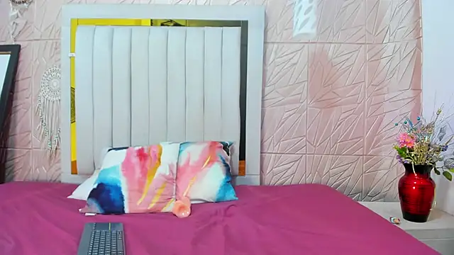 Snapshot of Holly_Sly chatting on November 26, 2025, 7:25 pm Holly Sly online show from November 26, 2025, 7:25 pm