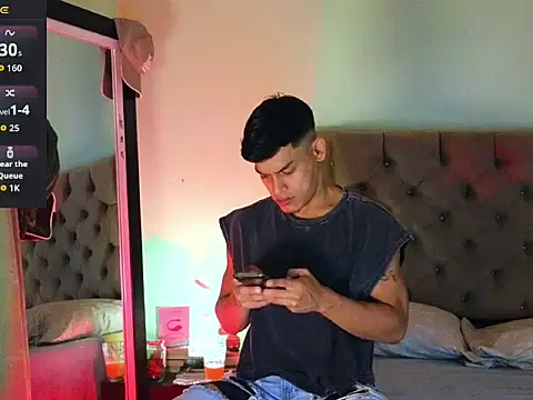 Snapshot of blorelopez chatting on December 18, 2025, 7:50 pm blorelopez online show from December 18, 2025, 7:50 pm