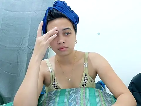Snapshot of Ursexyasianskinny chatting on April 20, 2026, 5:32 am Ursexyasianskinny online show from April 20, 2026, 5:32 am