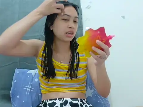 Snapshot of Ursexyasianskinny chatting on December 22, 2025, 5:18 am Ursexyasianskinny online show from December 22, 2025, 5:18 am