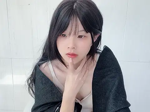 Snapshot of bunny-- chatting on November 28, 2025, 4:45 am bunny-- online show from November 28, 2025, 4:45 am