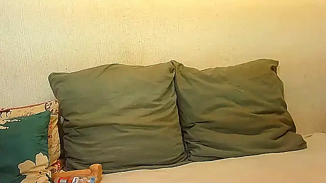 Snapshot of BrunetteNaomi8 chatting on May 1, 2026, 9:09 pm BrunetteNaomi8 online show from May 1, 2026, 9:09 pm
