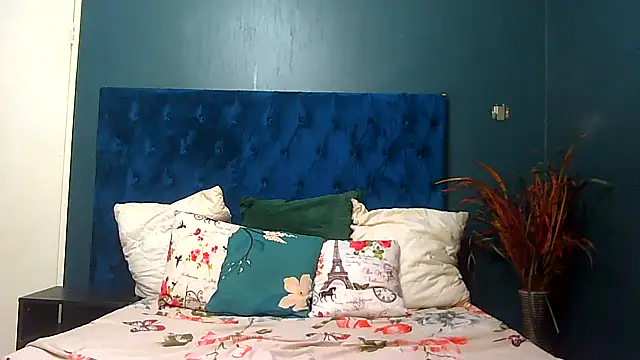 Snapshot of BrunetteNaomi8 chatting on February 3, 2026, 8:25 pm BrunetteNaomi8 online show from February 3, 2026, 8:25 pm