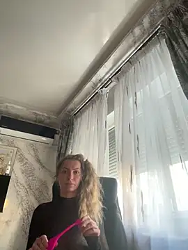 Goldgodess online show from November 26, 2025, 6:13 am