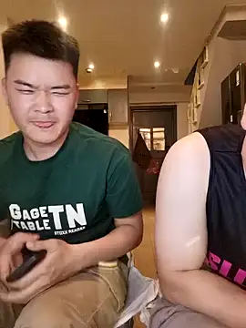 xiaowei2563 online show from April 25, 2026, 1:52 pm