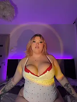 Snapshot of Laylaa_Star chatting on November 19, 2025, 9:48 pm Laylaa Star online show from November 19, 2025, 9:48 pm