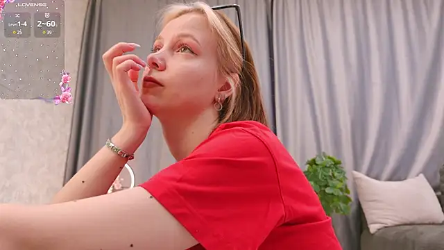 UmbraVelour online show from February 10, 2026, 1:10 pm