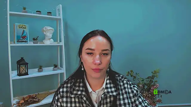 emma blooom  online show from November 28, 2025, 9:53 am