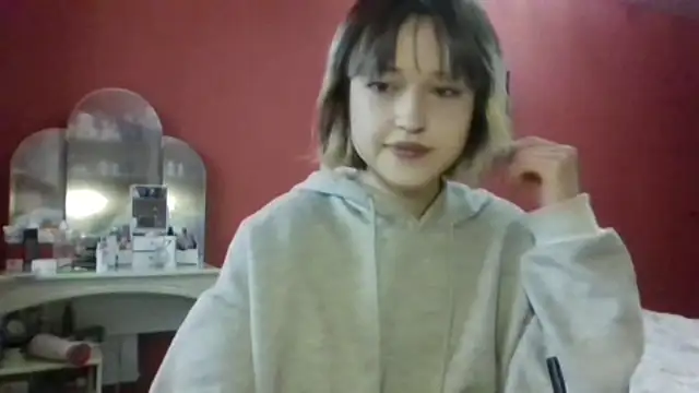 SkylaPorter online show from November 28, 2025, 10:37 am