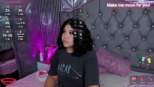Snapshot of Amanda_Mooree chatting on May 17, 2026, 3:39 am Amanda Mooree online show from May 17, 2026, 3:39 am