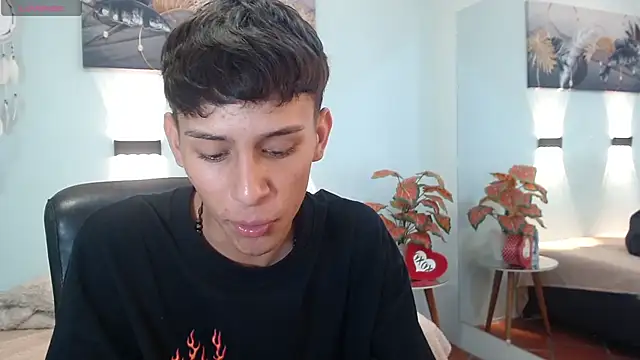 Snapshot of DraxBlade09 chatting on December 14, 2025, 8:14 pm DraxBlade09 online show from December 14, 2025, 8:14 pm