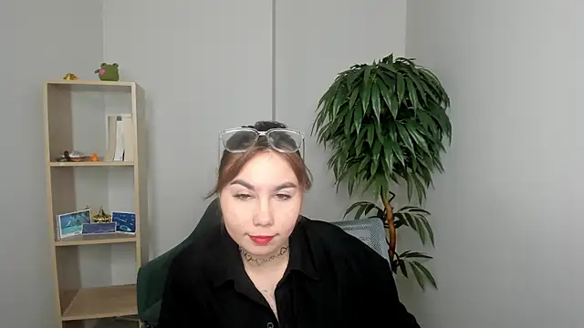 Snapshot of LaneUmanzor chatting on November 19, 2025, 10:37 am LaneUmanzor online show from November 19, 2025, 10:37 am