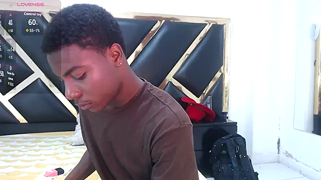 NoahJhonson69 online show from January 7, 2026, 7:19 pm