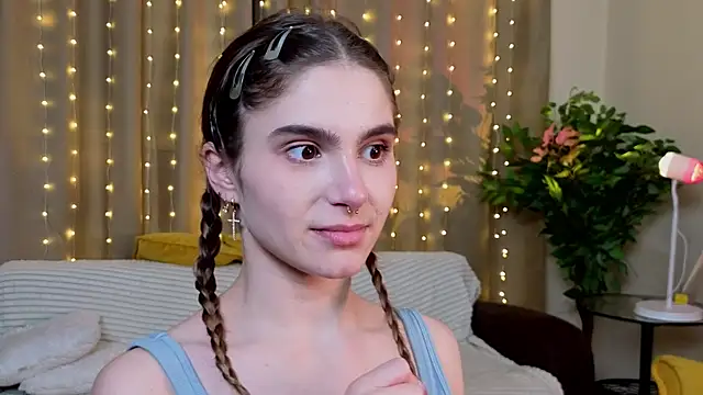 RozanneJordan online show from December 22, 2025, 5:13 pm