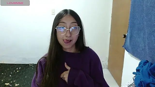 Nanylux online show from April 12, 2026, 3:10 am