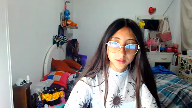 Nanylux online show from November 21, 2025, 4:06 pm