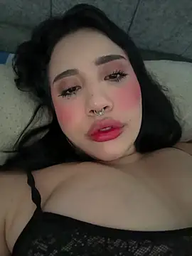 Snapshot of emy_eviee chatting on April 27, 2026, 3:21 pm emy eviee online show from April 27, 2026, 3:21 pm