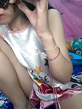 Snapshot of Binnky chatting on November 19, 2025, 4:12 am Binnky online show from November 19, 2025, 4:12 am