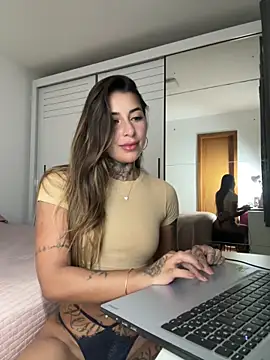 Snapshot of thauanydemontie chatting on December 17, 2025, 1:54 am thauanydemontie online show from December 17, 2025, 1:54 am