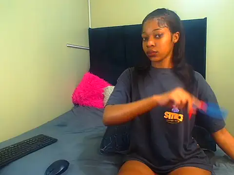 LisaBluexxx1 online show from May 24, 2026, 3:34 pm