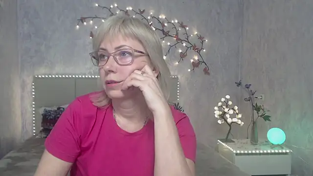 Snapshot of LaurenWishy chatting on March 24, 2026, 6:24 am LaurenWishy online show from March 24, 2026, 6:24 am