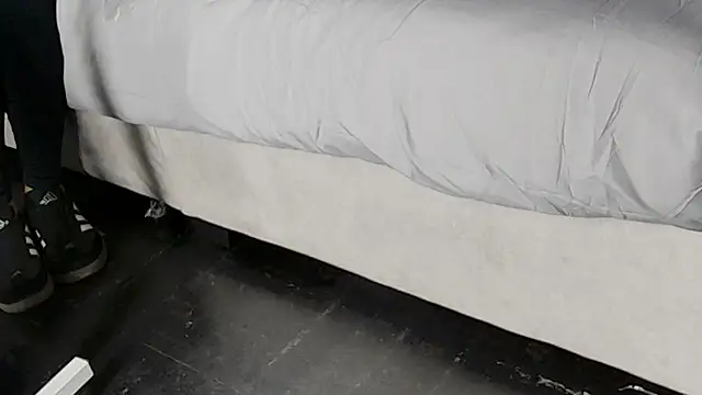 Snapshot of Mia_elan__ chatting on December 17, 2025, 8:36 pm Mia elan online show from December 17, 2025, 8:36 pm