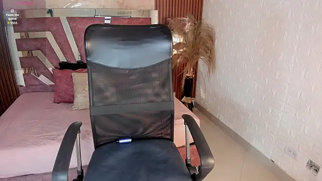 Snapshot of sarita_castillo chatting on November 26, 2025, 7:25 pm sarita castillo online show from November 26, 2025, 7:25 pm